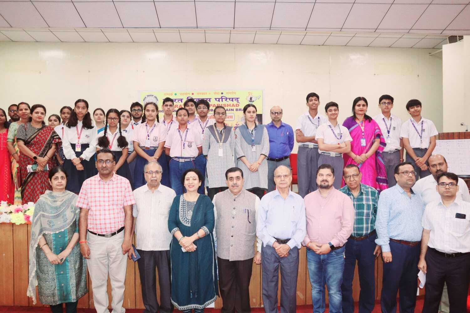 Dhanbad News : भारत को जानो प्रतियोगिता में डी-नोबिली सीएमआरआइ अव्वल