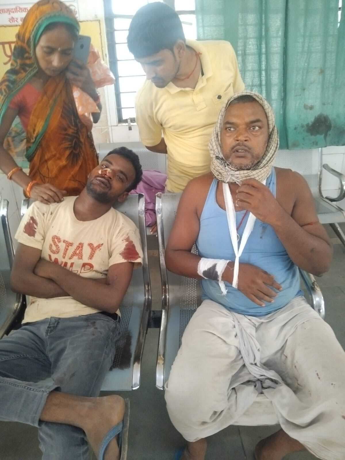 जमीन विवाद में मारपीट, पिता-पुत्र जख्मी