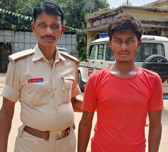 40 लीटर शराब के साथ तस्कर गिरफ्तार