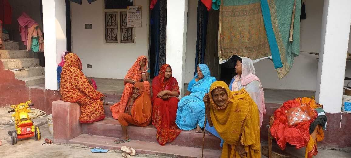 कार की ठोकर बुजुर्ग महिला की मौत, लोगों ने कार सहित सवार को पकड़ा