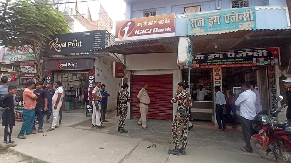 Crime News. आइसीआइसीआइ बैंक का एटीएम काटकर करीब पांच लाख रुपये की लूट