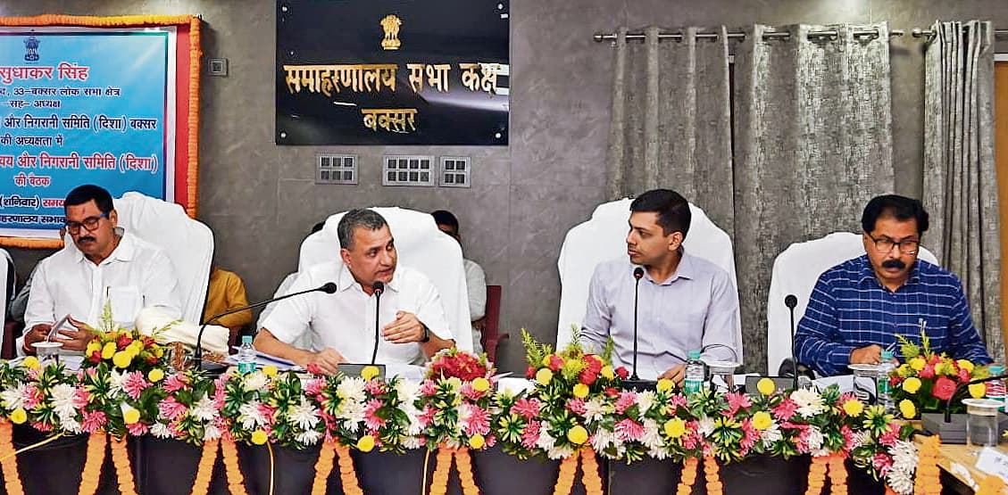 मनरेगा में धांधली पर सांसद ने ली अधिकारियों की क्लास