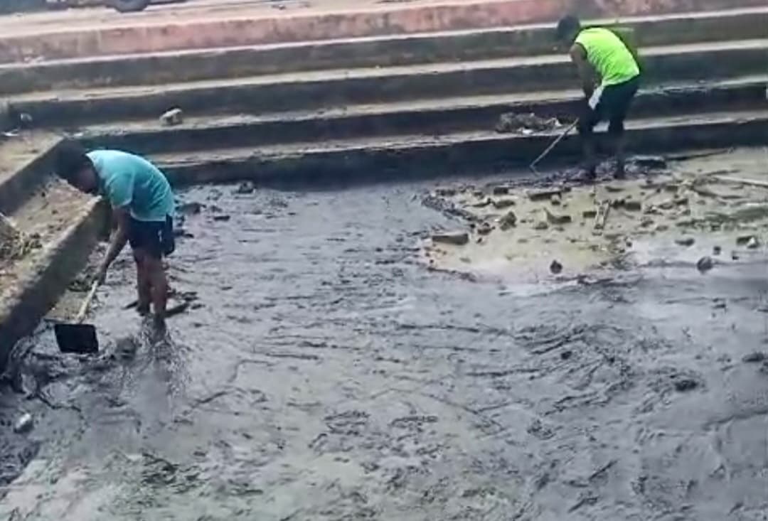 नगर परिषद ने शुरू की छठ घाटों की सफाई