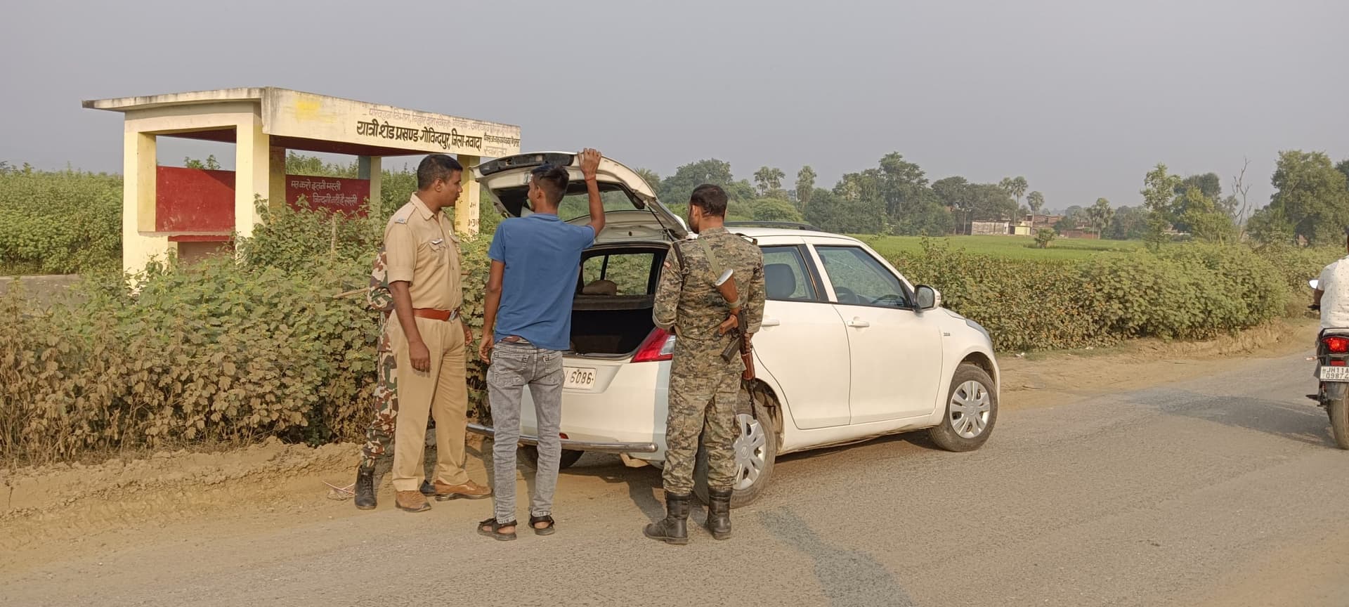 झारखंड में विस चुनाव को लेकर झारखंड की सीमा पर चेकपोस्ट स्थापित
