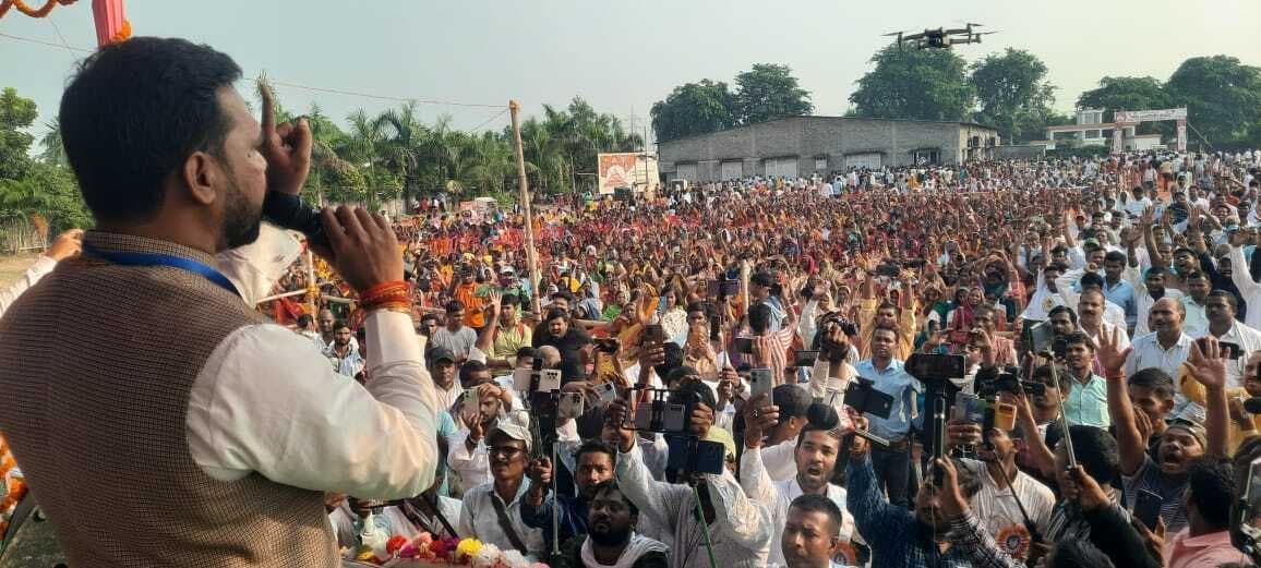 हमारा समाज राजनीतिक वेंटिलेटर पर खड़ा है : निशिकांत सिन्हा