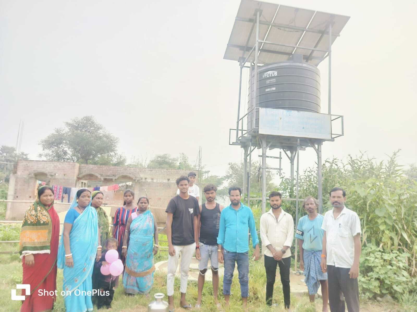 सोलर पानी टंकी खराब, ग्रामीणों ने किया प्रदर्शन