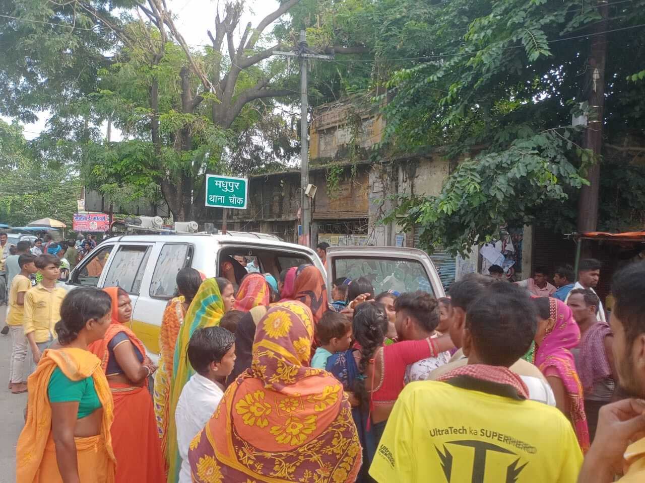 ऑपरेशन के बाद महिला की मौत पर सड़क जाम, चिकित्सक पर इलाज में लापरवाही बरतने का आरोप