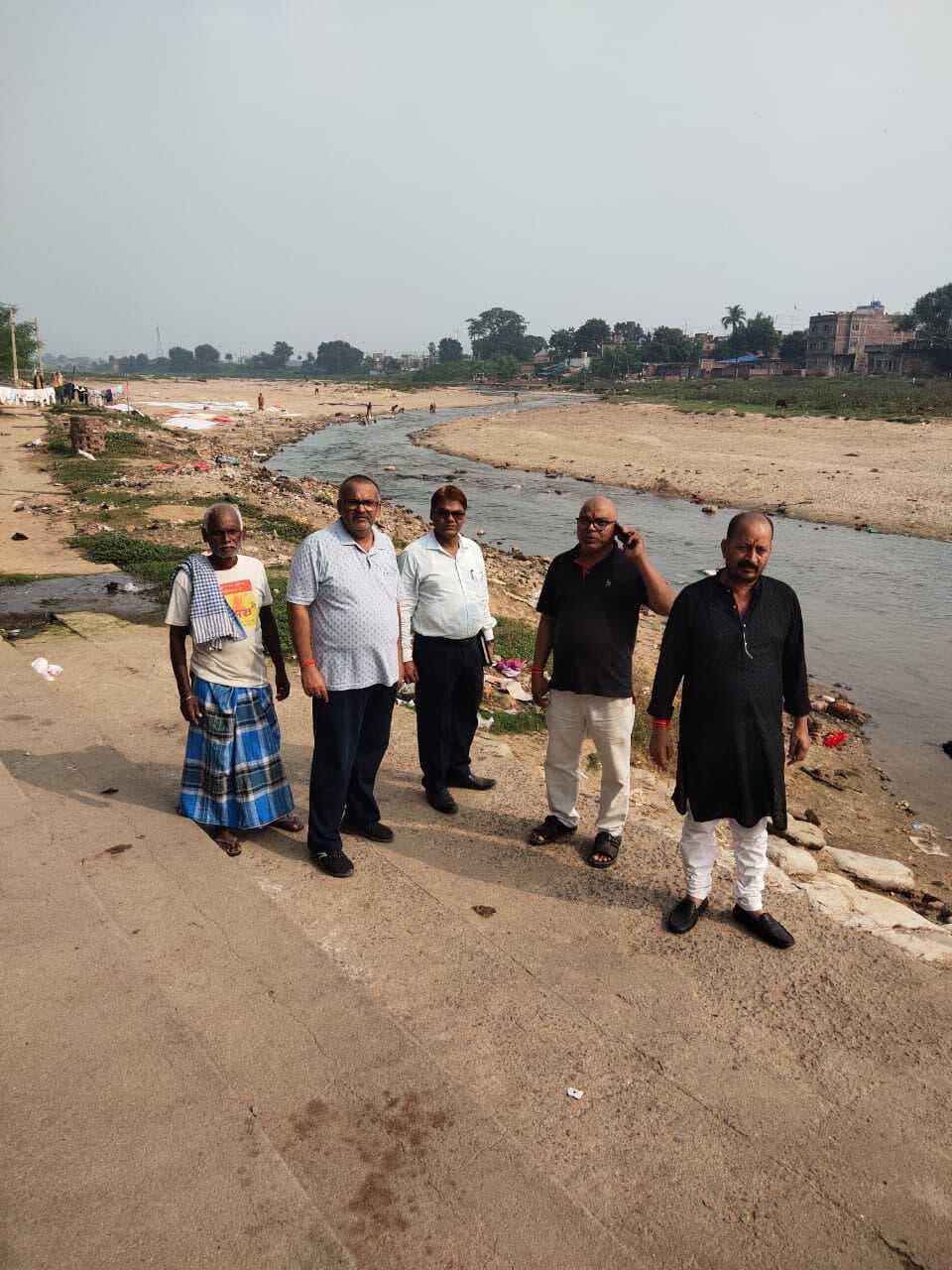 नप अध्यक्ष, उपाध्यक्ष समेत अन्य लोगों ने गणेशी मंदिर स्थित छठघाट का किया निरीक्षण