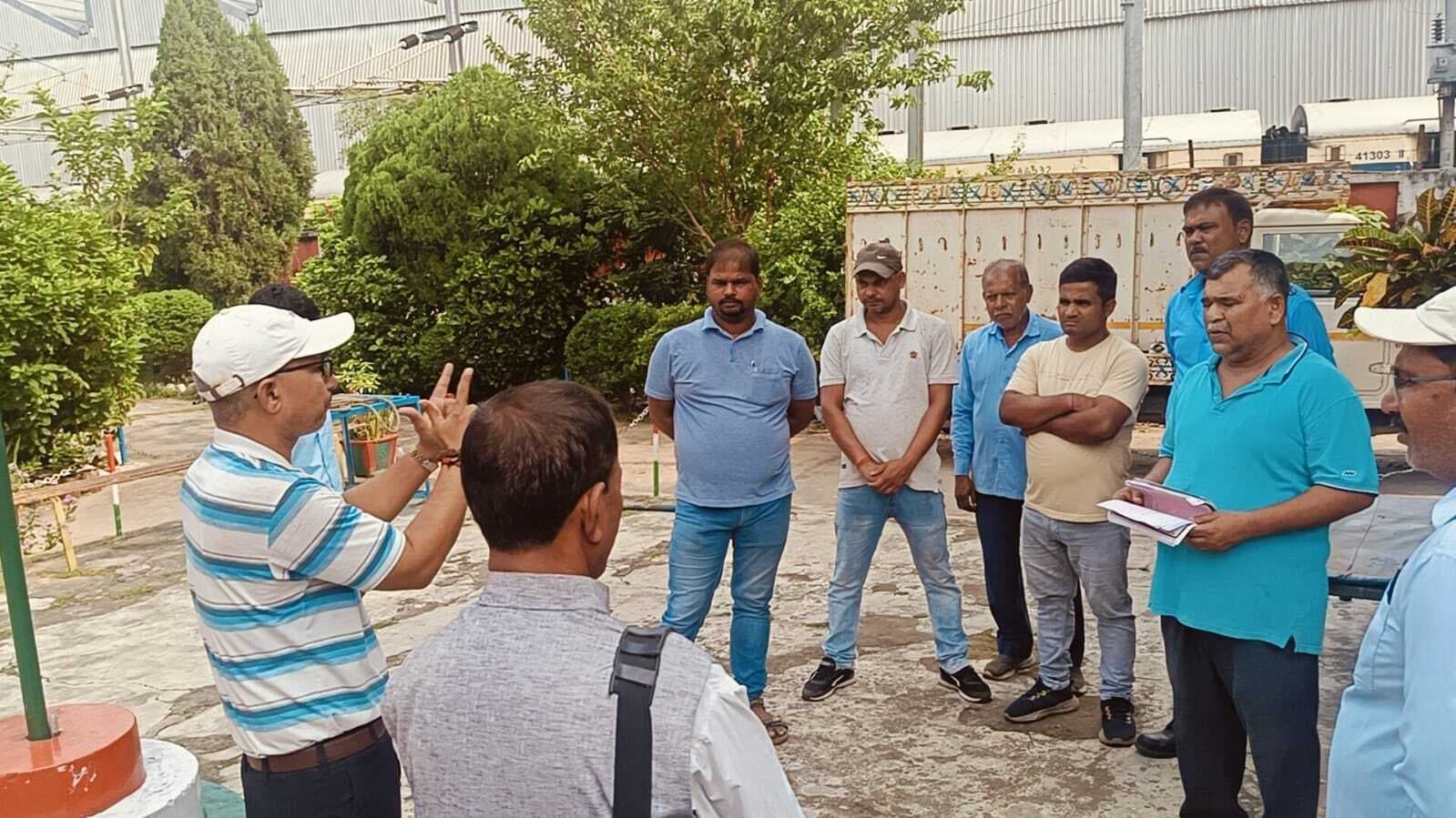 चुनाव को लेकर पूर्व मध्य रेलवे मजदूर संघ ने किया प्रचार-प्रसार