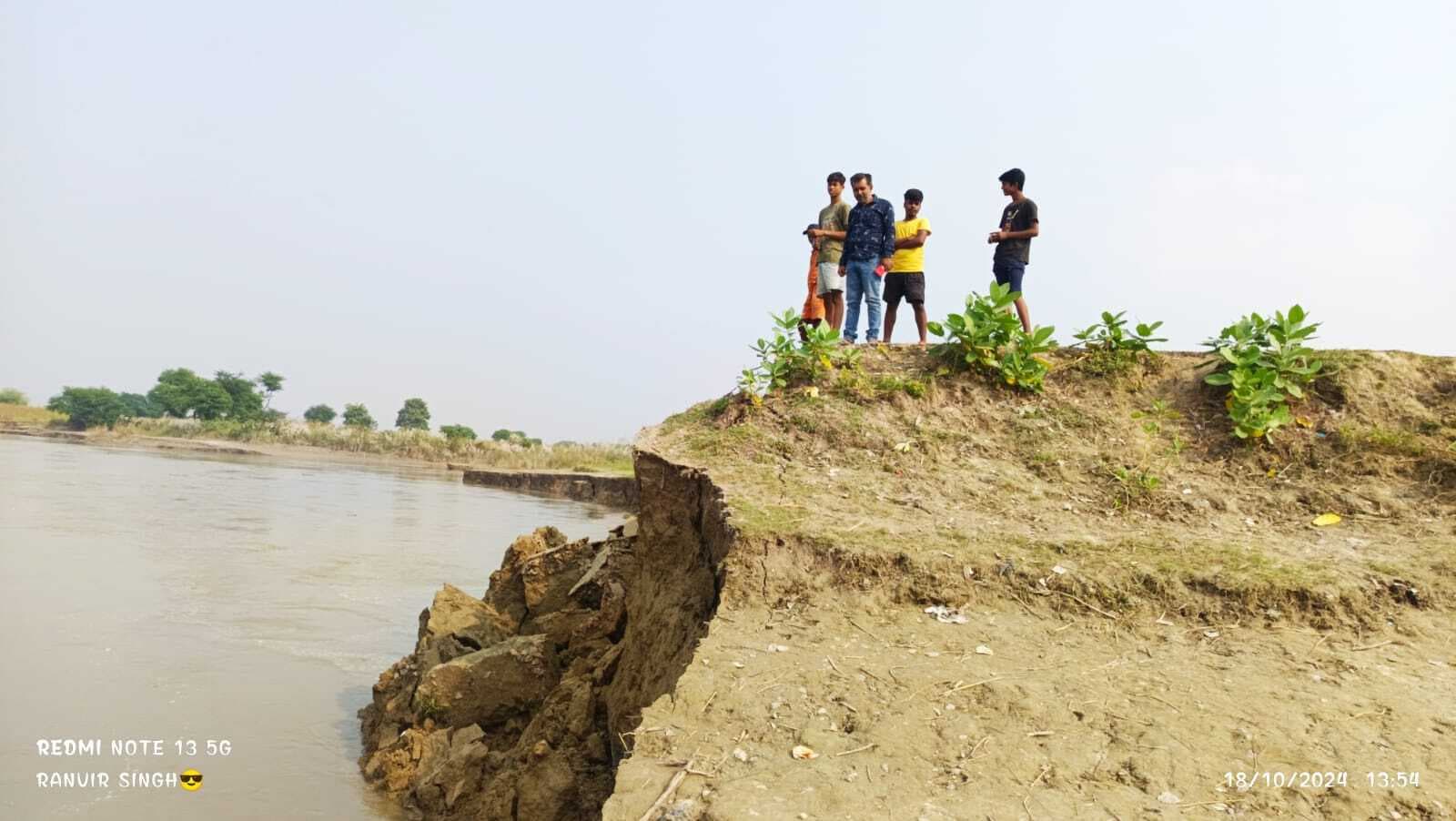 बौरने घाट पर बागमती नदी का भीषण कटाव जारी