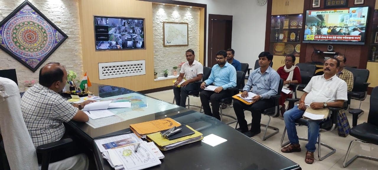 Samastipur News: नीलाम पत्र वाद की करें डेली रिपोर्टिंग : एडीएम