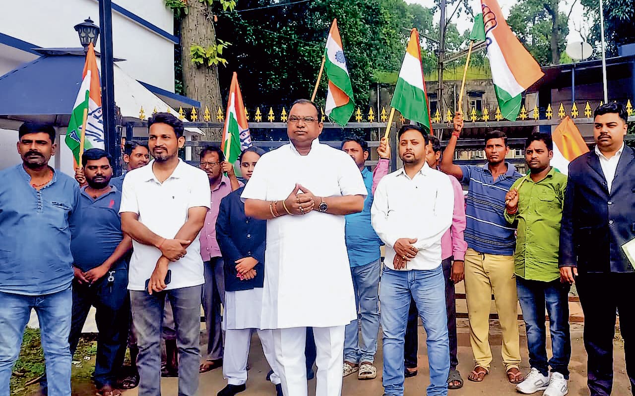 कोकओवन और एनटीएस थानों का कांग्रेस ने किया घेराव