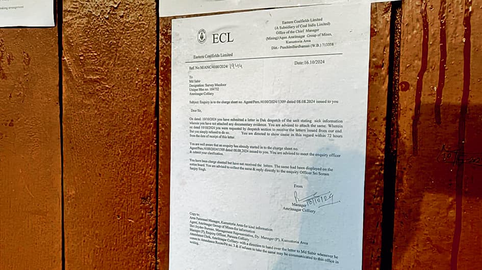 अमृतनगर कोलियरी के कर्मचारी के घर पर इसीएल का नोटिस