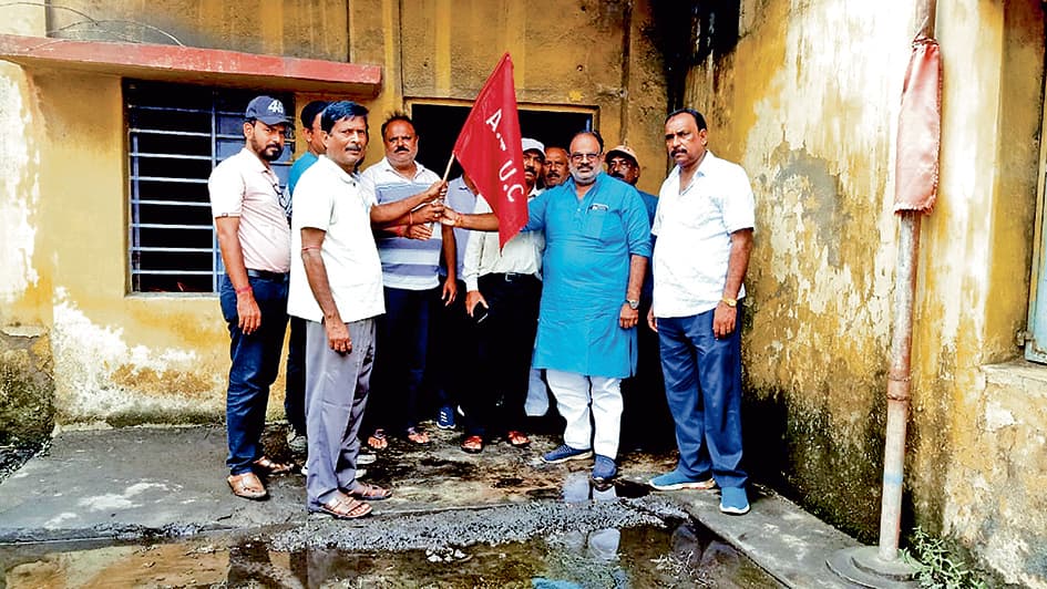 एचएमएस को छोड़ एटक से जुड़े कोलियरी के श्रमिक