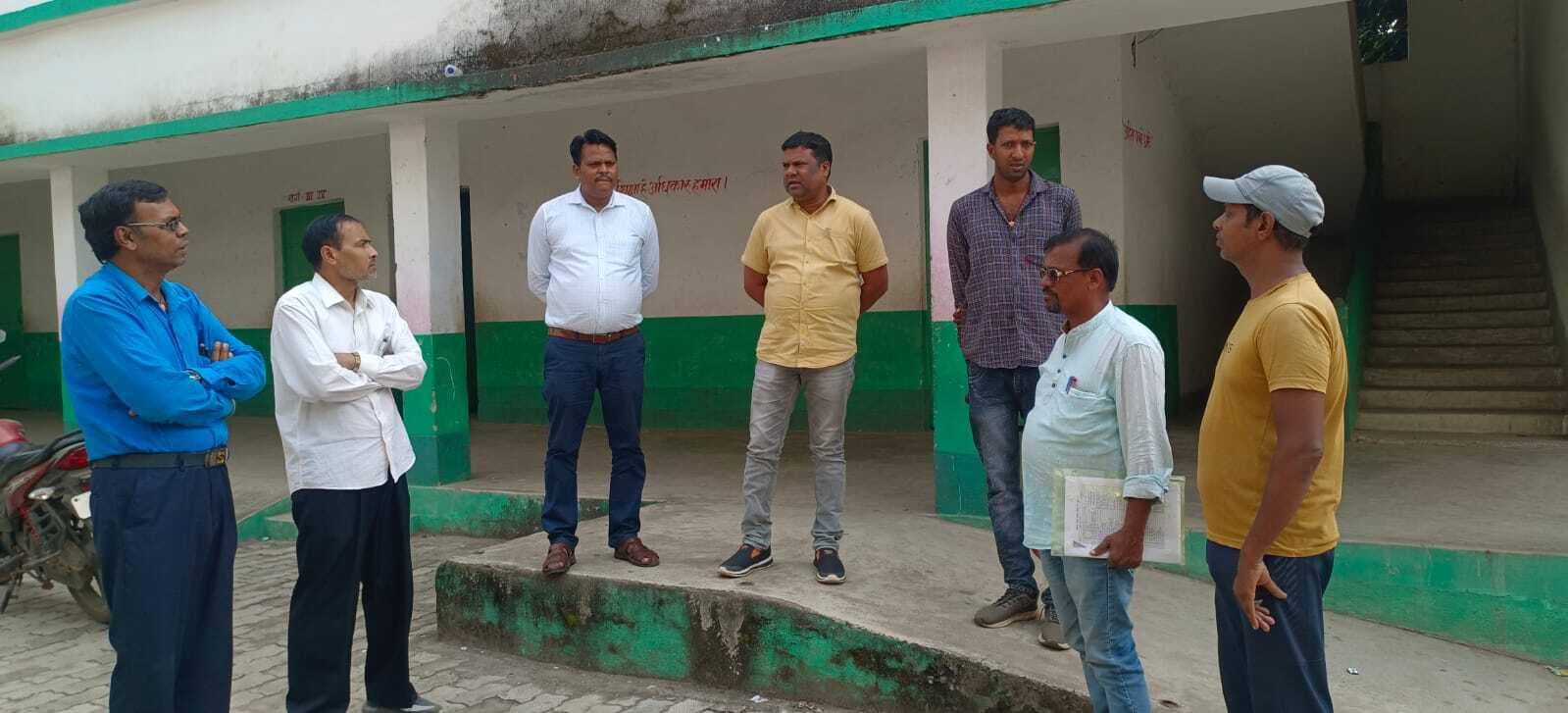 Giridih News:बीडीओ-सीओ ने लिया मतदान केंद्रों का जायजा