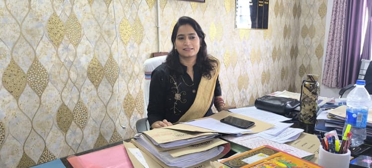 Giridih News:डीपीआरओ ने प्रिंट व इलेक्ट्रानिक मीडिया के प्रतिनिधियों के साथ की बैठक