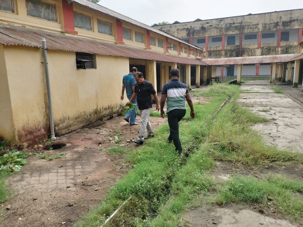 चिरेका में स्वच्छता पखवारा के तहत की गयी सफाई