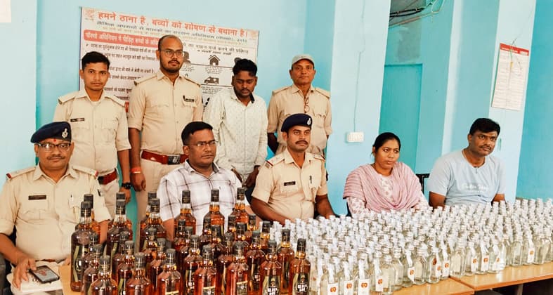 Gaya News : 34 बोतल विदेशी व 375 बोतल देशी शराब जब्त, औरंगाबाद का धंधेबाज गिरफ्तार