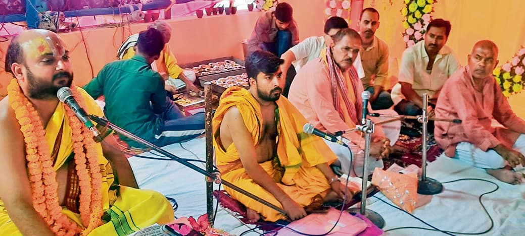 Chhapra News : वैदिक मंत्रोचार के साथ श्री हनुमज्जयंती समारोह शुरू