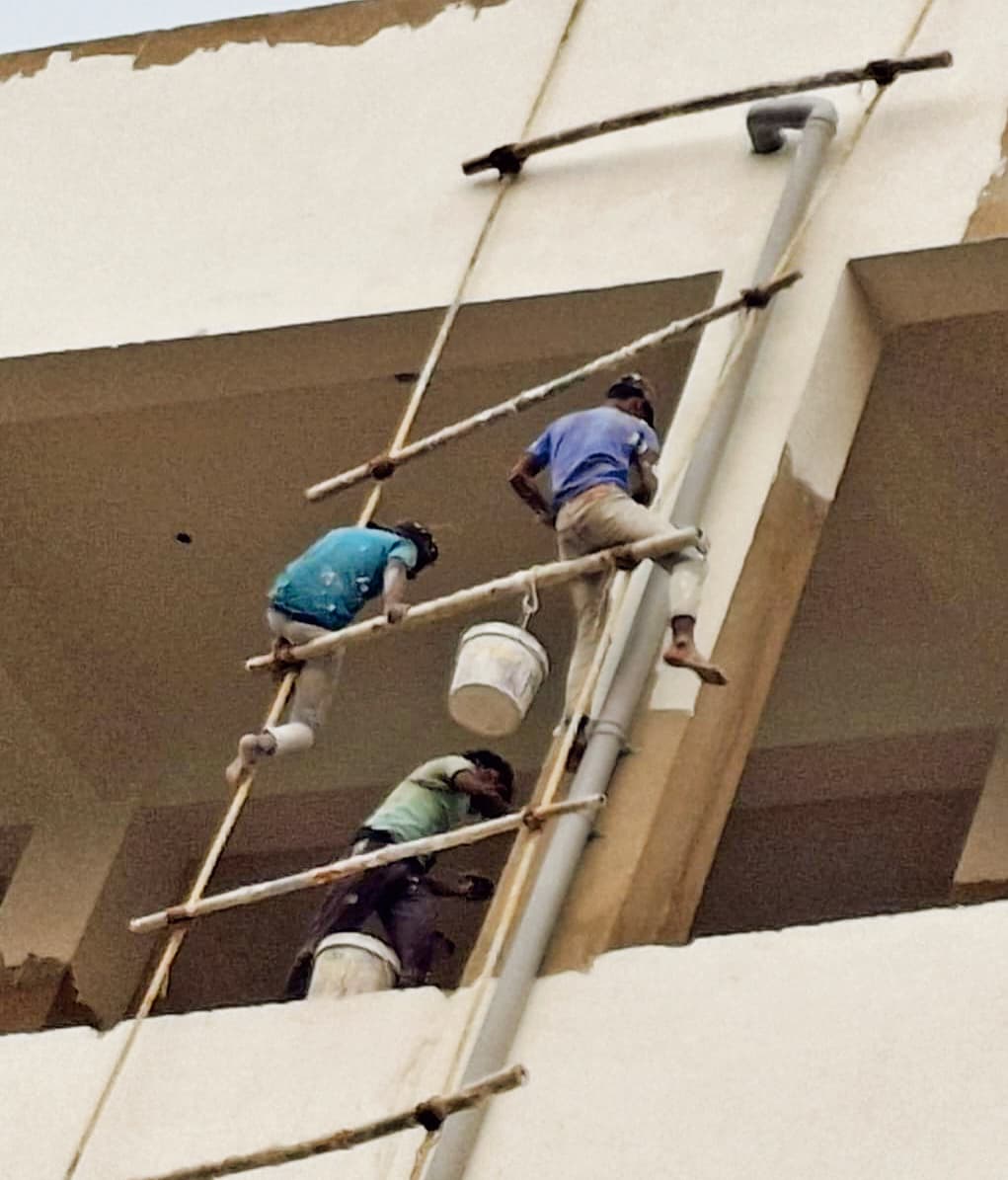 Chhapra News : रोटी की खातिर संकट में डाल रहे जीवन