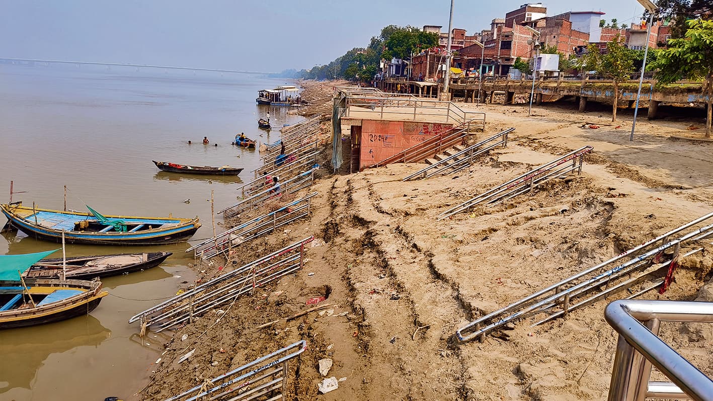 छठ पर्व के पूर्व रामरेखाघाट की सफाई कराना नगर परिषद के लिए बनेगा समस्या