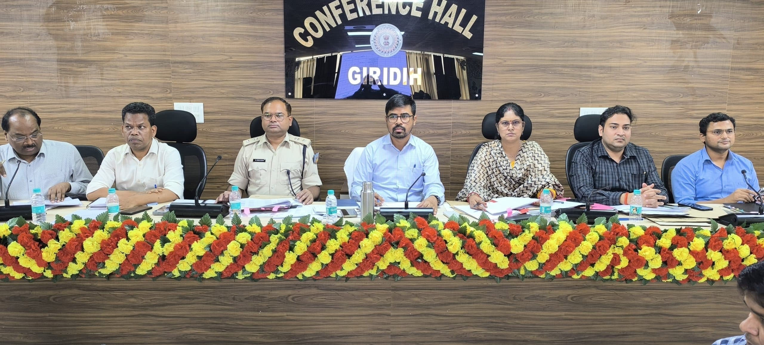 Girdih News:बूथों पर करें सभी व्यवस्था दुरुस्त : उपायुक्त