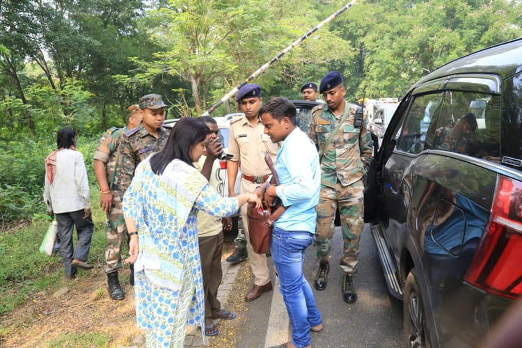 BOKARO NEWS : चुनाव ड्यूटी में लापरवाही ना करें : उपायुक्त