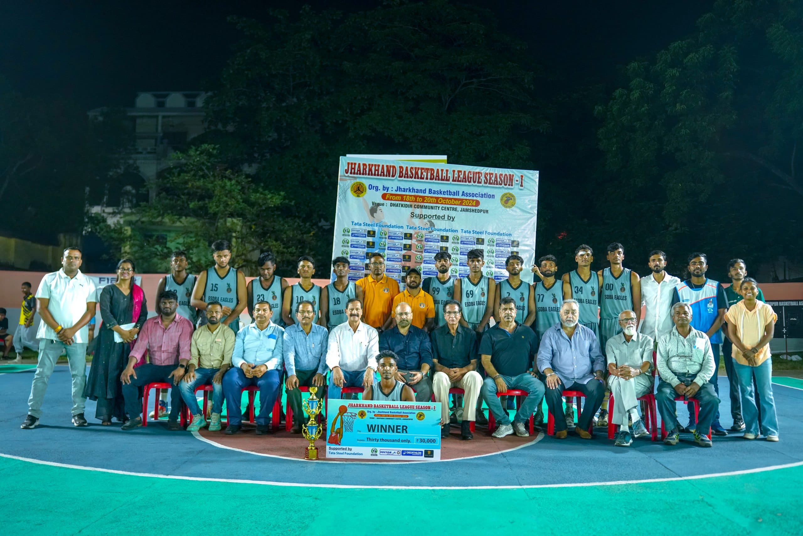 ईस्ट सिंहभूम ईगल्स की टीम ने जीता खिताब