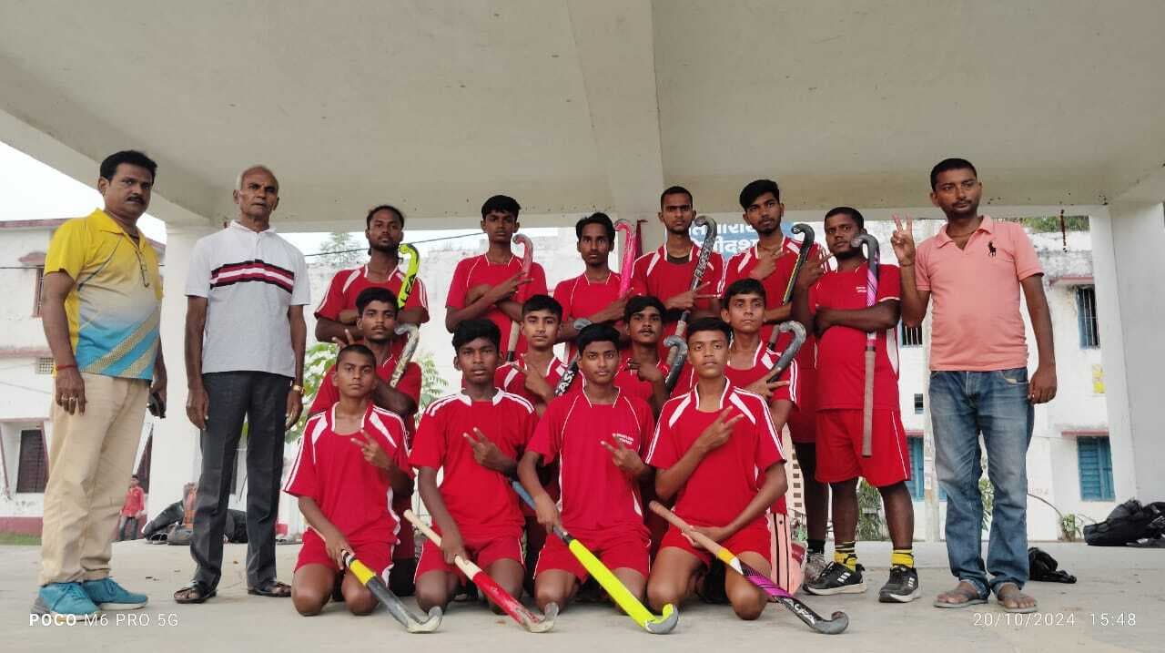 14वीं हॉकी बिहार सीनियर पुरुष राज्यस्तरीय चैंपियनशिप के लिए जिला टीम हुई रवाना