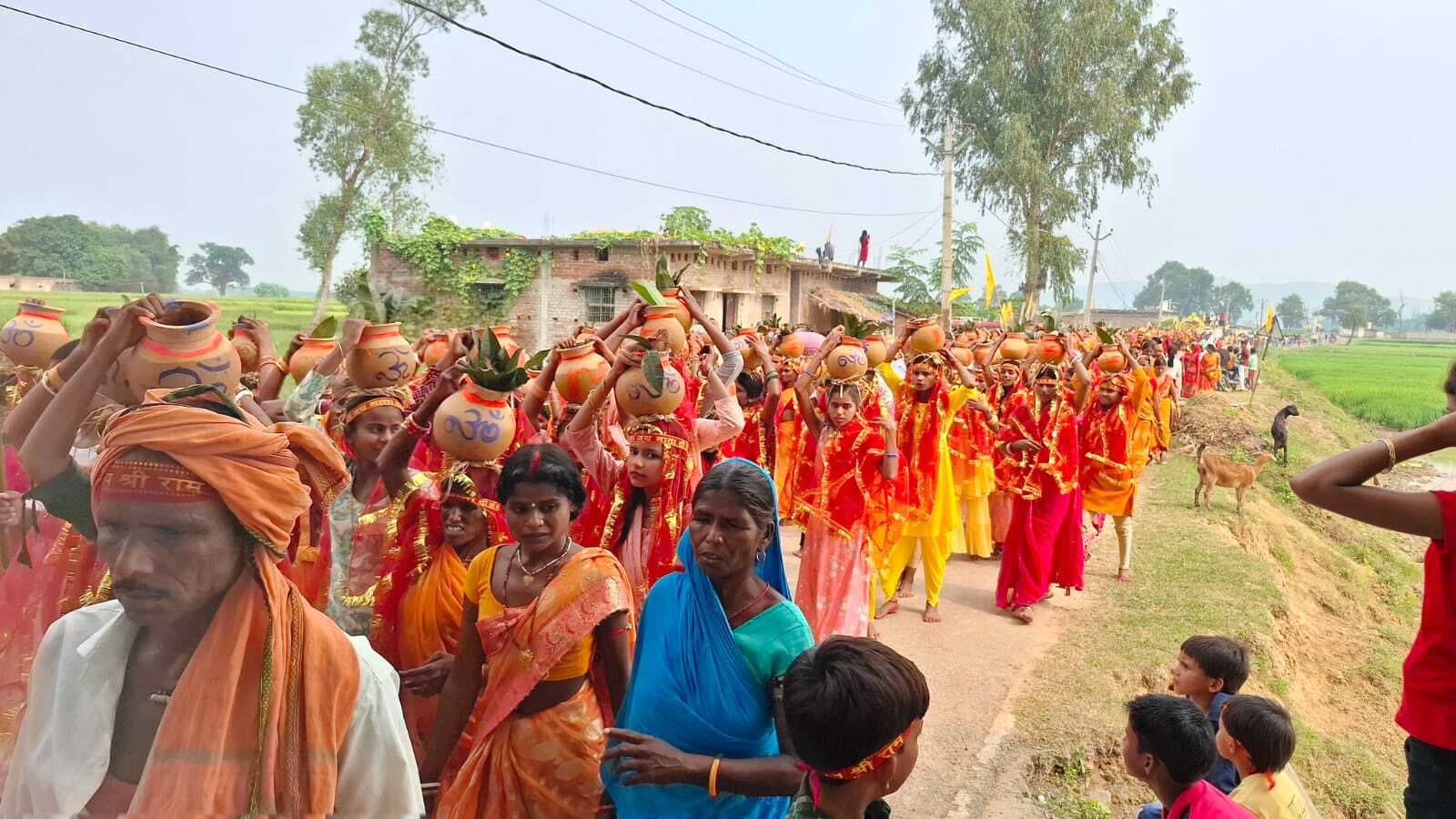 श्रीमद् भागवत कथा ज्ञान यज्ञ को लेकर निकाली गयी कलशयात्रा