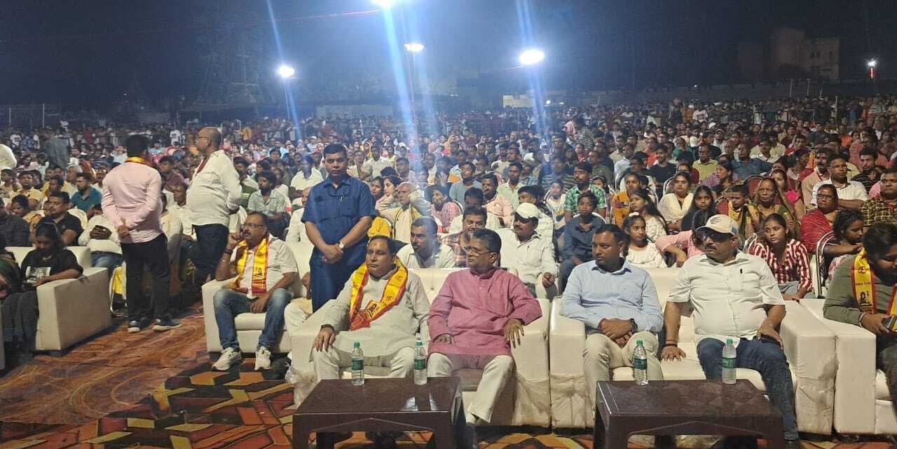 Samastipur News: बाबा थानेश्वर नृत्य महोत्सव में कल्पना ने सुरीले गीतों से बांधा समां, झूठ उठा शहर