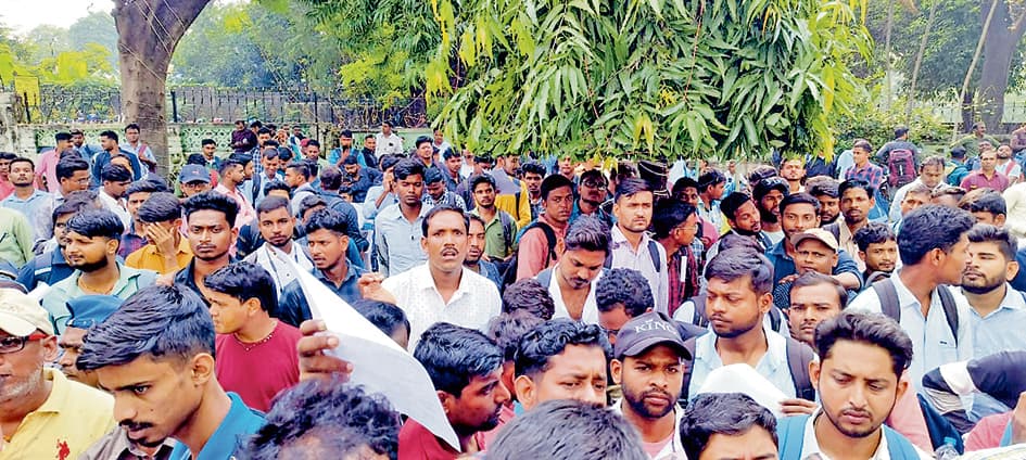 जय बालाजी ग्रुप का वॉक-इन ड्राइव, उमड़े लोग