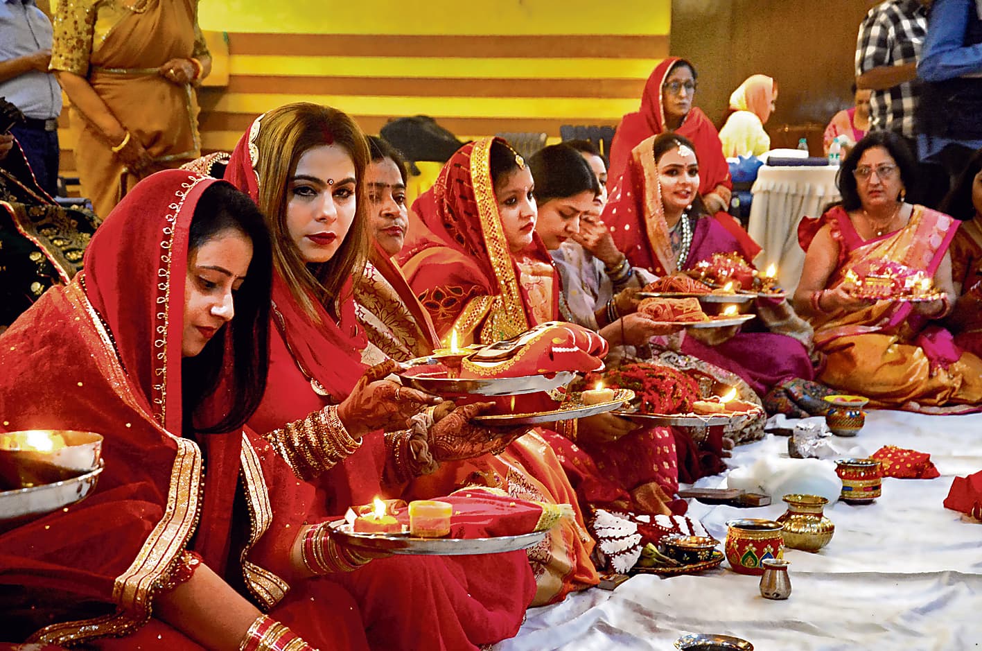 गजकेसरी, शश व बुधादित्य योग में मना करवा चौथ