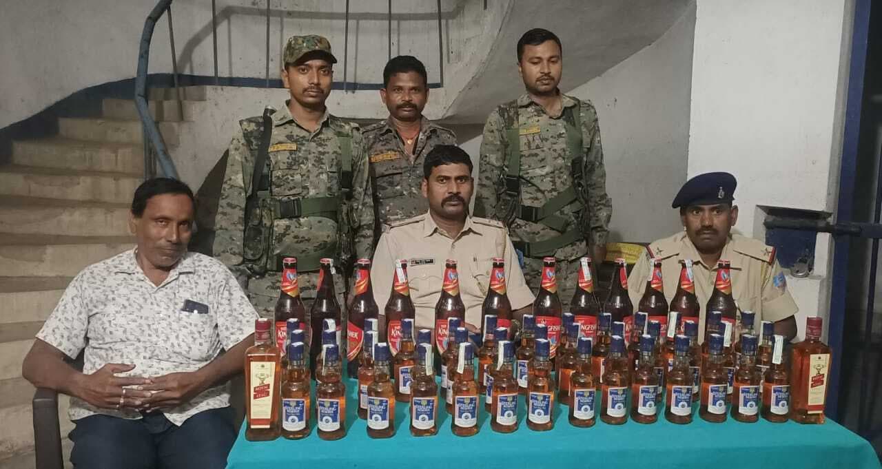 BOKARO NEWS: कसमार के पिरगुल में अंतरराज्यीय चेकनाका पर 54 बोतल अवैध शराब जब्त