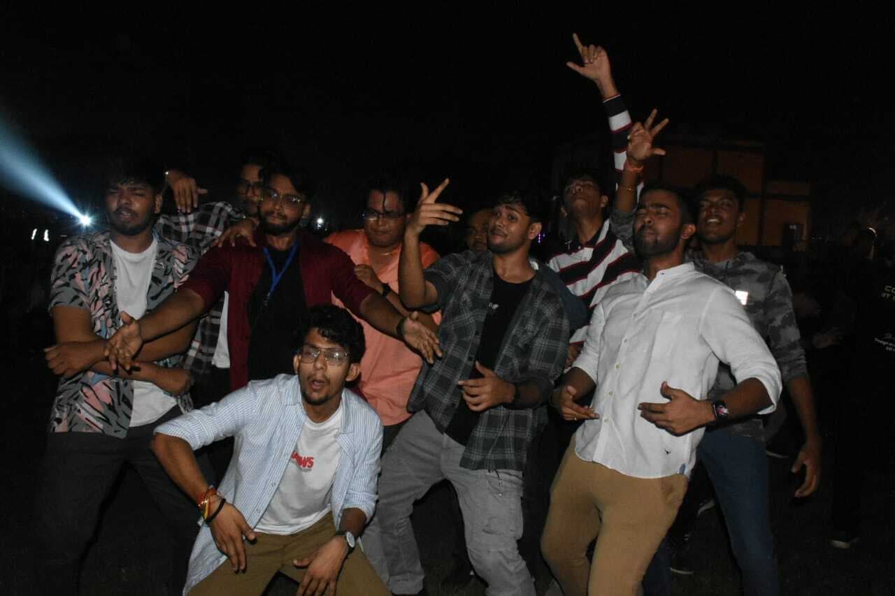 IIT ISM : कशिश राठौर की धुनों पर झूमे भावी टेक्नोक्रेट्स