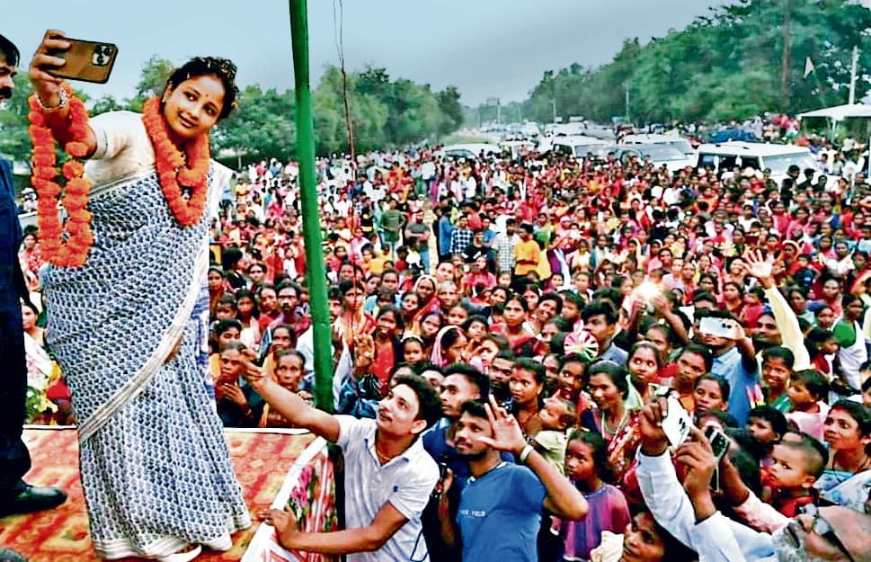 Dhanbad News: हक मांगने पर परेशान करता है केंद्र : कल्पना सोरेन