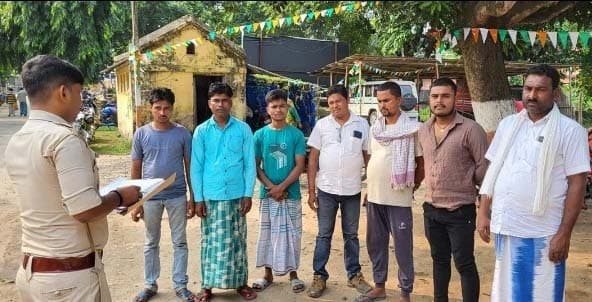 गुंडा पंजी में नामित लोगों की अमौर थाना में करायी गयी परेड