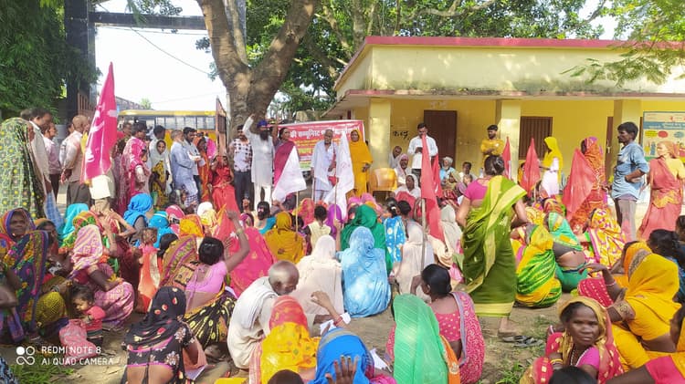 केंद्र व राज्य सरकार के खिलाफ की नारेबाजी