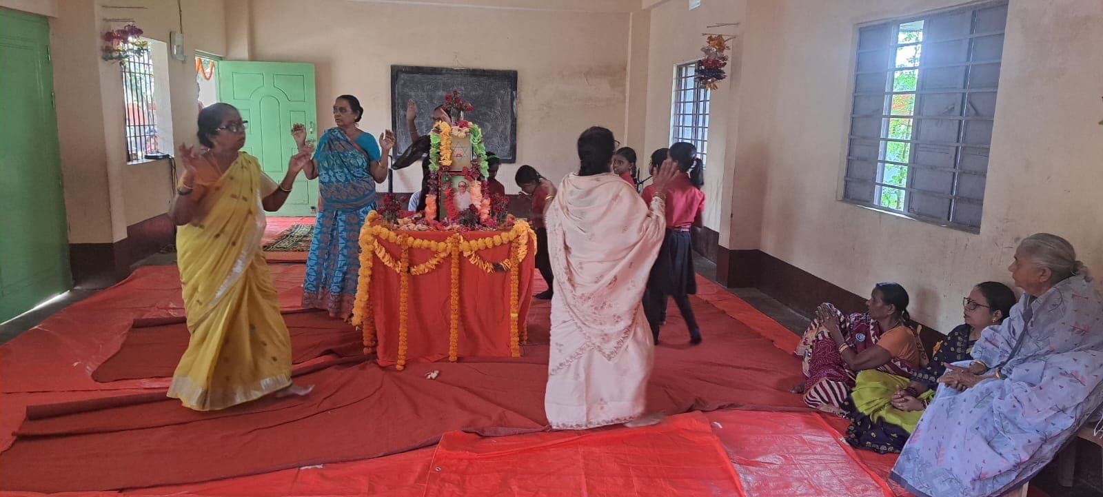 आनंदमूर्ति  के महाप्रयाण दिवस पर भजन कीर्तन आयोजित