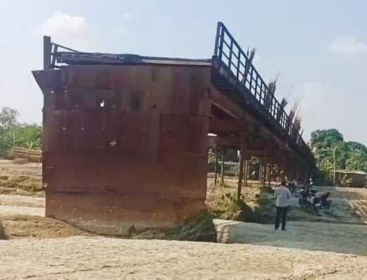 लोधाबाड़ी घाट में आरसीसी पुल की मिली स्वीकृति स्क्रू पाइल पुल बिना नीलामी उखाड़ने पर रोक