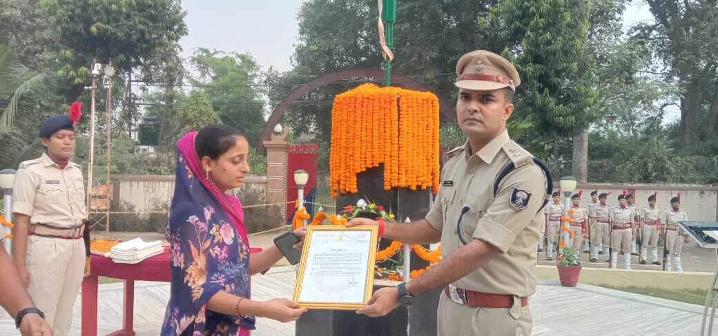 कर्तव्य के पथ पर अपने प्राणों की आहुति देने वाले वीरों को किया नमन