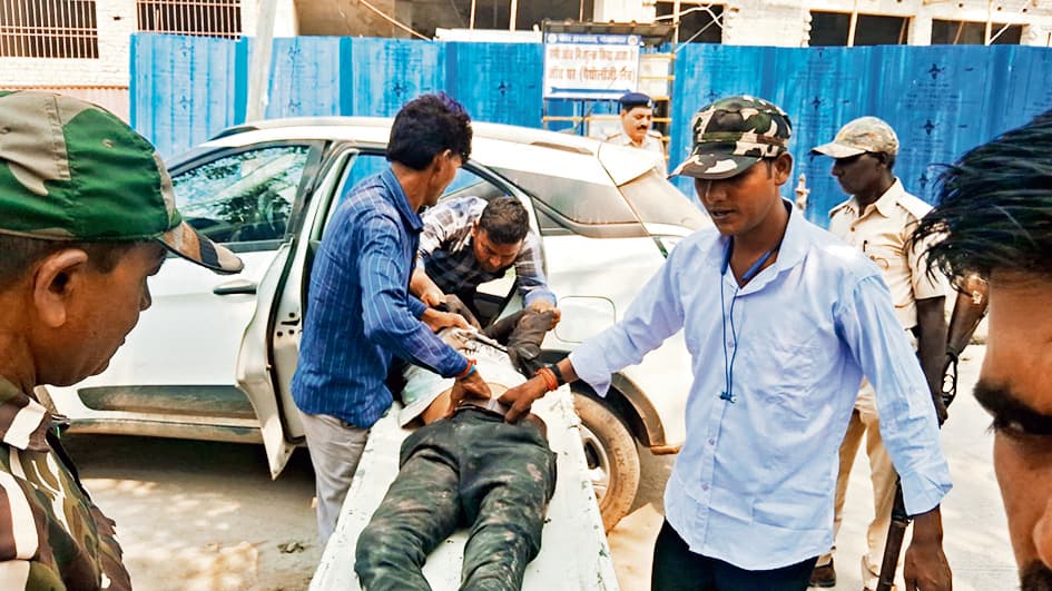 Gopalganj News : गोपालगंज में मॉब लिंचिंग, हत्या करने पहुंचे अपराधी को ग्रामीणों ने पीट-पीटकर मार डाला