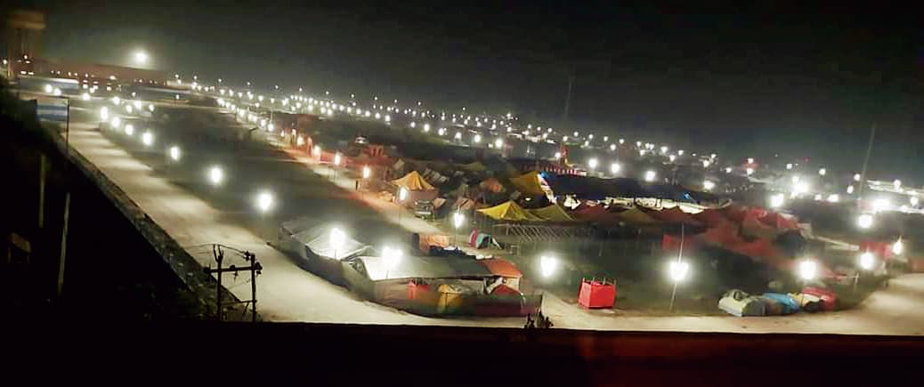 मिथिलांचल की तीर्थनगरी सिमरियाधाम में भगवत भजन में लीन हुए श्रद्धालु