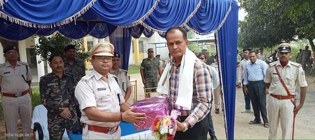Giridih News: न्यू पुलिस लाइन में मनाया गया पुलिस संस्मरण दिवस