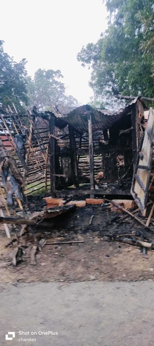 शरारती तत्वों ने गुमटी में लगायी आग, जलकर राख