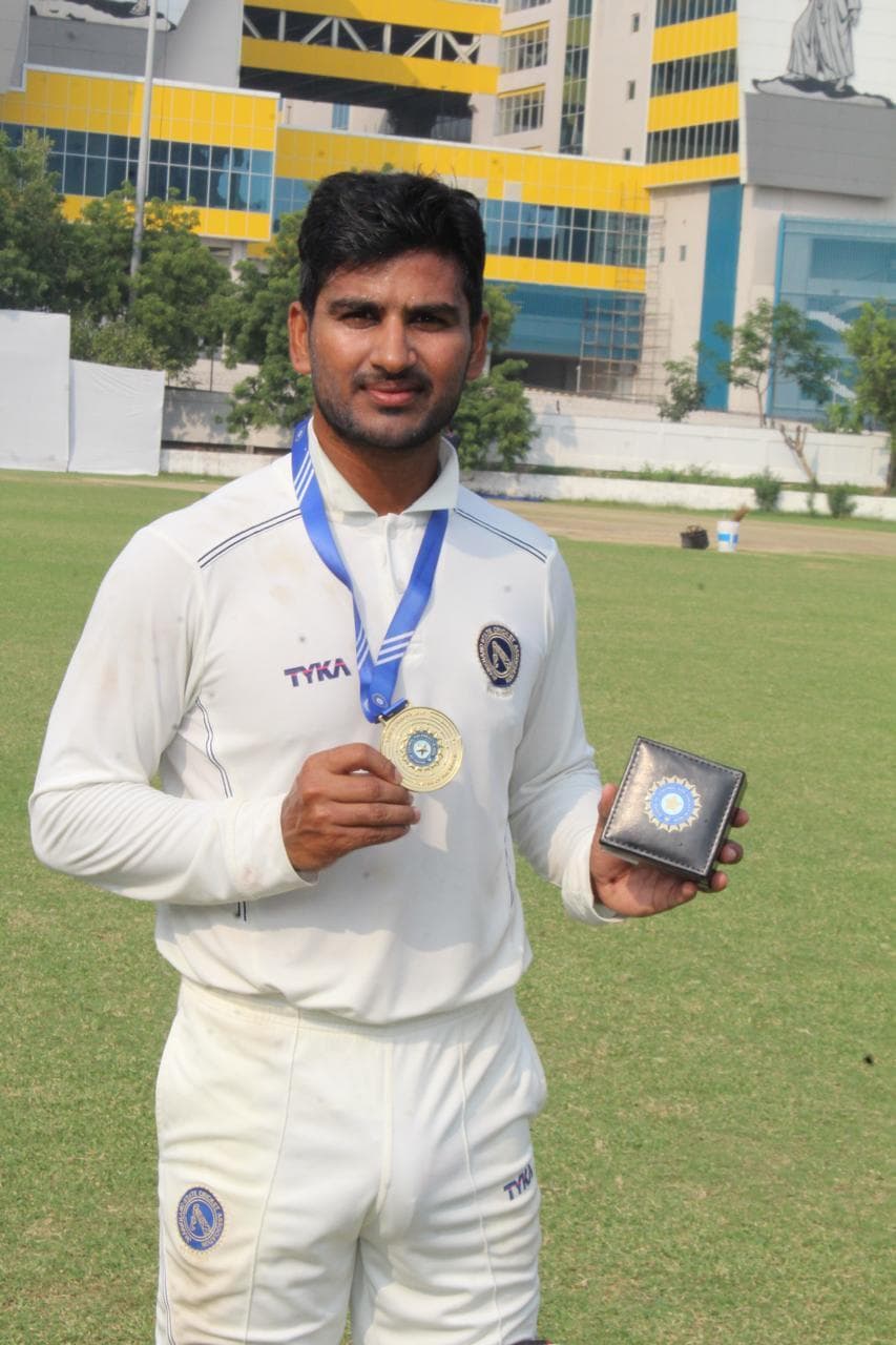 ड्रॉ मैच में झारखंड को तीन अंक, विराट बने प्लेयर ऑफ द मैच