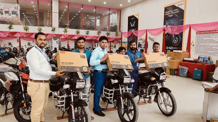 Samastipur Dalsinghsarai News: मां वैष्णो ऑटोमोबाइल हीरो शो रूम में दीपावली धनतेरस महाधमाका