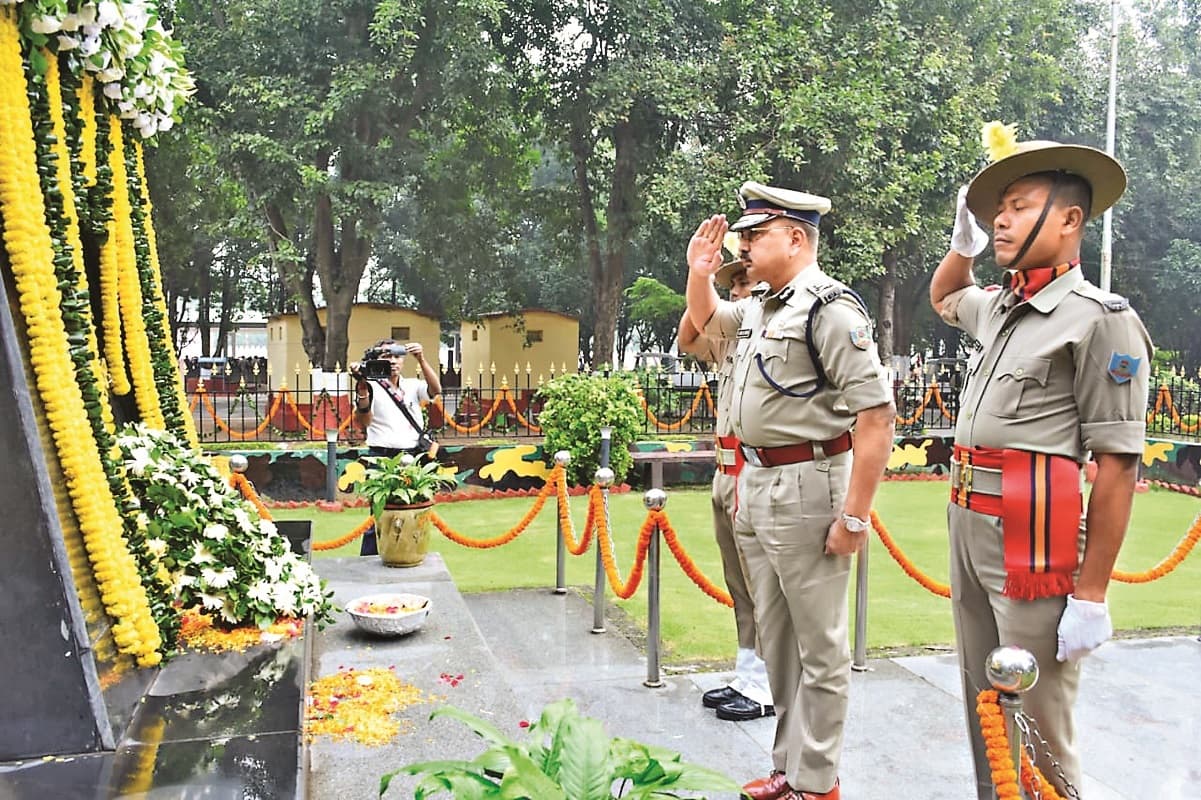 Ranchi News: शहीदों को डीजीपी ने दी श्रद्धांजलि