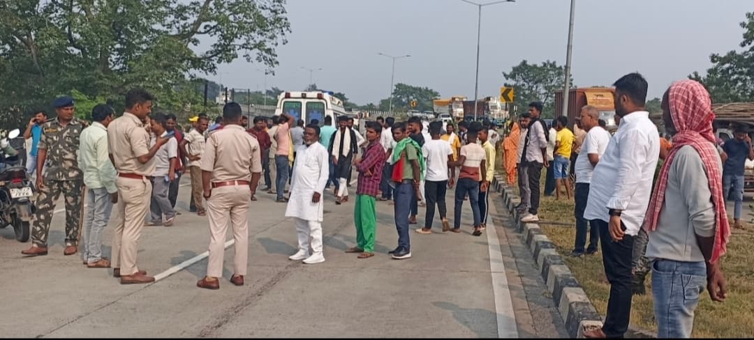 dhanbad news : स्कार्पियो के धक्के से बाइक सवार पत्नी की मौत, पति घायल