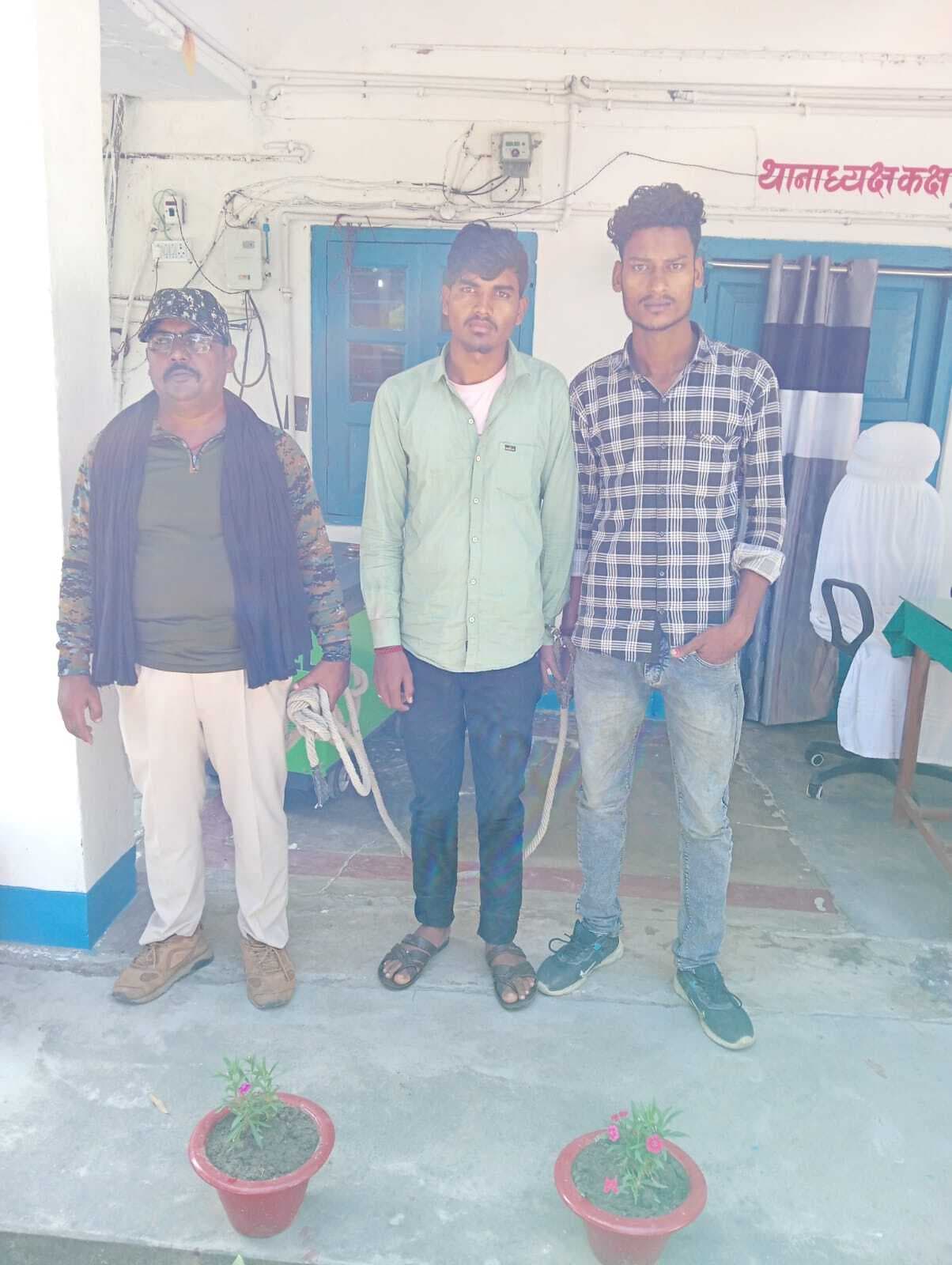 440 बोतल नेपाली शराब के साथ तीन तस्कर गिरफ्तार